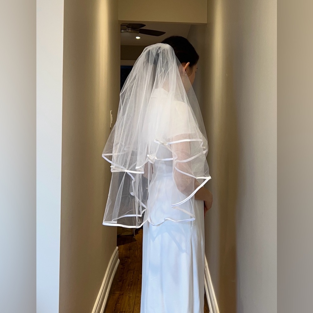 NWOT White 2-Layered Tulle Hip-Length Satin Trim Bridal Veil